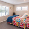 Отель Poolside Retreat - Picton Holiday House Waikawa, фото 14
