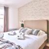 Отель B  823 -  Buttes Chaumont - Spacieux appartement, фото 10