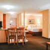 Отель Ramada by Wyndham Stony Plain Hotel & Suites, фото 3