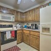 Отель Bright Townhome < 10 Mi to Dtwn Kansas City!, фото 14