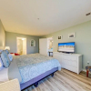 Отель Gulf Shores Condo Pool Across Street From Beach, фото 3