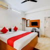 Отель OYO Flagship 84103 Blue Star Guest House, фото 6