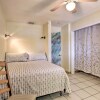 Отель Palm Beach Gardens Apiary Retreat - 6 Mi to Beach!, фото 14