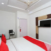 Отель OYO 13125 Hotel Gwal Palace, фото 19