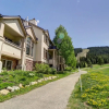 Отель Spacious Slope-side Ski-In Ski-Out Town Home, Private Garage - ER12 by Redawning, фото 30