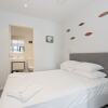 Отель Stylish Modern Studio, Queens Resid- Gym & Pool!!, фото 5