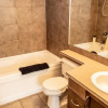Отель Bright Corner Apartment w/ Lake View #418, фото 11