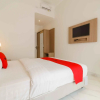 Отель RedDoorz Plus Syariah @ Jalan Dr Sutomo Padang, фото 4