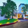 Отель Amoravida By 7 Apple Resorts в Вереме