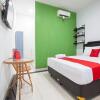 Отель RedDoorz Syariah near DBL Arena 2, фото 18