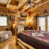 Отель Ern854 - Wagon Wheel Lodge - Great Location! Close To All The Action! 9 Bedroom Cabin by RedAwning, фото 20