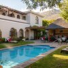 Отель A Tuscan Villa Guest House в Кейптауне