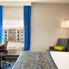 Отель La Quinta Inn & Suites by Wyndham Orlando - IDrive Theme Parks, фото 15