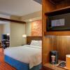 Отель Fairfield Inn & Suites by Marriott San Francisco A в Саут-Сан-Франциско