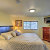 Отель Peacock Hill Retreat on 1 Acre, 1 Mi to Harbor, фото 6