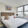 Отель CozySuites at 800 Tower, фото 3