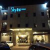 Отель Sky Inn Hotel, фото 1