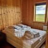 Отель Bright and Peaceful Cabin with Views & Hot Tub, фото 7