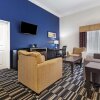 Отель La Quinta Inn & Suites by Wyndham Alvin, фото 42
