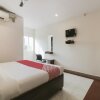 Отель Sujatha Nirmala Convent Road by OYO Rooms, фото 6