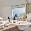 Отель Castor Bay Home near Albany Sleeps 9, фото 12
