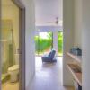 Отель Captivating 2-bed Apartment, фото 10
