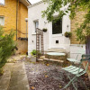 Отель The Eltham Classic - Stunning 1bdr Flat With Garden в Лондоне