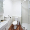 Отель Northleigh House, Furzton, 6 Bedroom/5 Bathroom House, фото 10