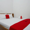 Отель RedDoorz near Teleng Ria Beach, фото 5