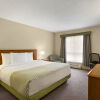 Отель Colonial Square Inn & Suites, фото 4