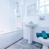 Отель Modern 4-Bed Townhouse in Crewe by 53 Degrees Property, Ideal for Contractors & Business, FREE Parki, фото 14