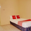 Отель OYO Life 92936 Kost Teteh Erni Karawang, фото 2