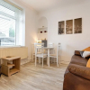 Отель Perfect Base to Stay in Swansea - TV in every Bedroom!, фото 3