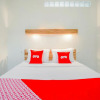 Отель OYO 90319 Angler Guest House Malang, фото 6