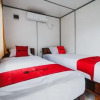 Отель RedDoorz @ Wisata Bukit Baros, фото 2