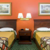 Отель Super 8 by Wyndham Kinder LA, фото 3