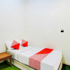 Отель OYO 90725 Zeevanna Guest House Syariah, фото 17