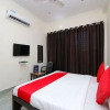 Отель OYO 15736 Little Residency, фото 12