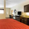 Отель Quality Suites Hickory South, фото 33
