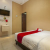 Отель Metro House by RedDoorz, фото 2