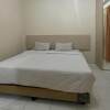Отель OYO 93502 Homestay Pakmuklis Syariah 2, фото 13