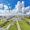 Отель Spacious San Leon Beach Retreat on Galveston Bay!, фото 18