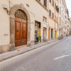 Отель Piazza Santa Croce Design Apartment with Balcony, фото 1