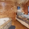 Отель Bear Hugs - Great Cabin! 2 Bedroom Cabin by RedAwning, фото 4