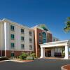 Отель Holiday Inn Express & Suites San Antonio-West-SeaWorld Area, an IHG Hotel в Сан-Антонио