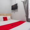 Отель RedDoorz Syariah near Margonda Raya, фото 2