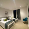 Отель Marvelous 3 Bed Penthouse in Kewbridge, фото 4