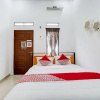 Отель Oemah Ratu Hostel Syariah by OYO Rooms, фото 1