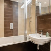 Отель The Chelsea Arms - Bright 3BDR with Garden & Private Parking, фото 7