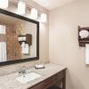 Отель La Quinta Inn & Suites Far Rockaway - JFK Airport, фото 4